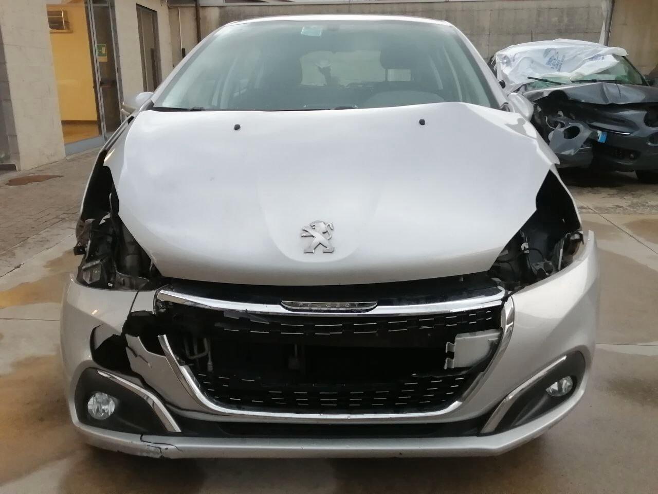 Peugeot 208 PureTech 82 5 porte Allure Sinistrata