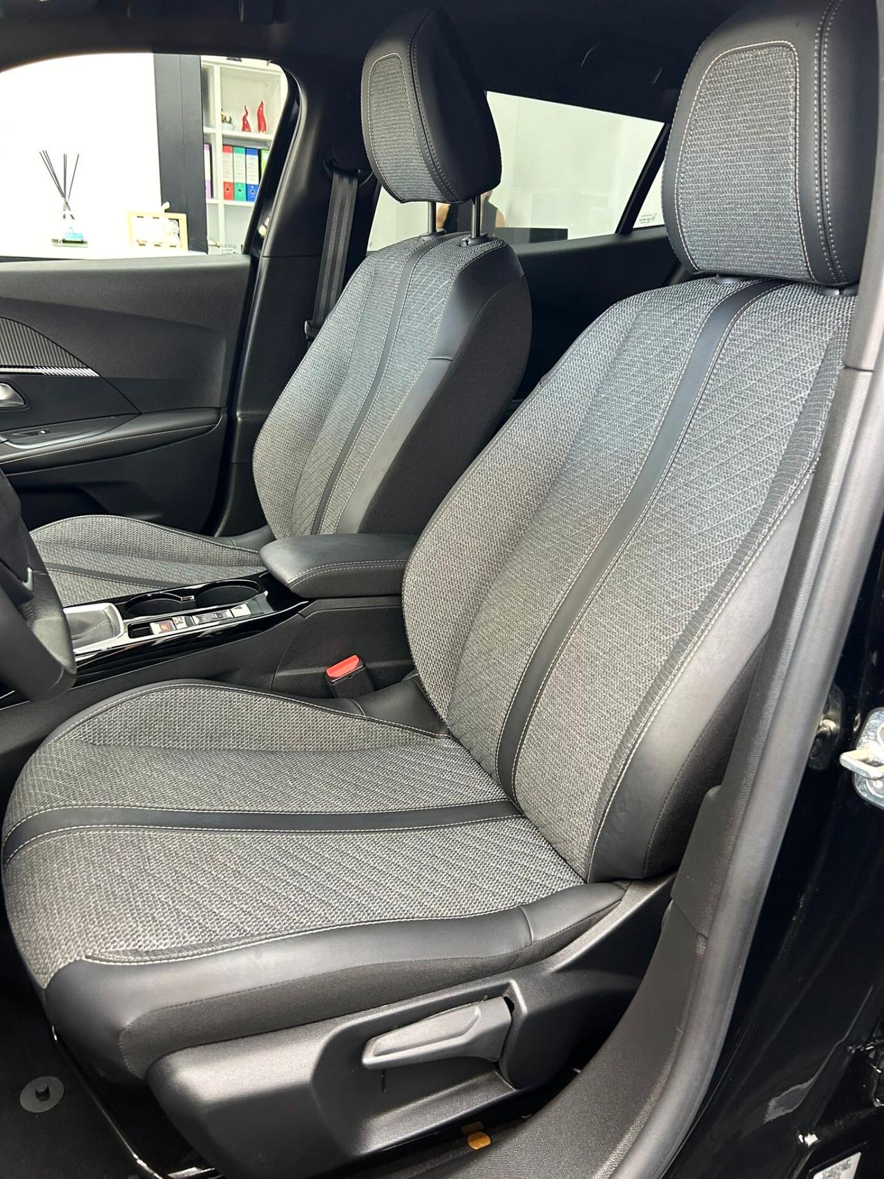 Peugeot 2008 PureTech 1.2 Benzina 100 cv S&S Allure