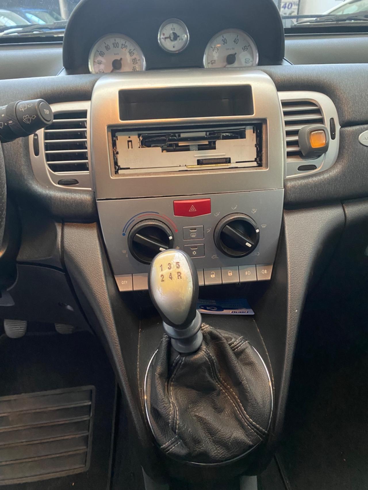 Lancia Ypsilon 1.2 Versus