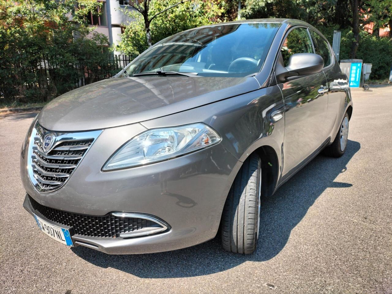 Lancia Ypsilon 1.2 69 CV 5 porte S&S Silver
