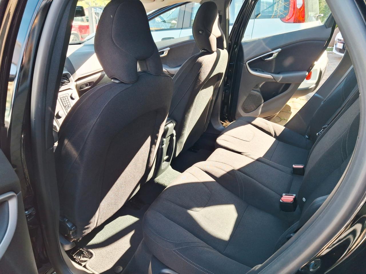 Volvo V40 D2 1.6 Summum" Perfetta!