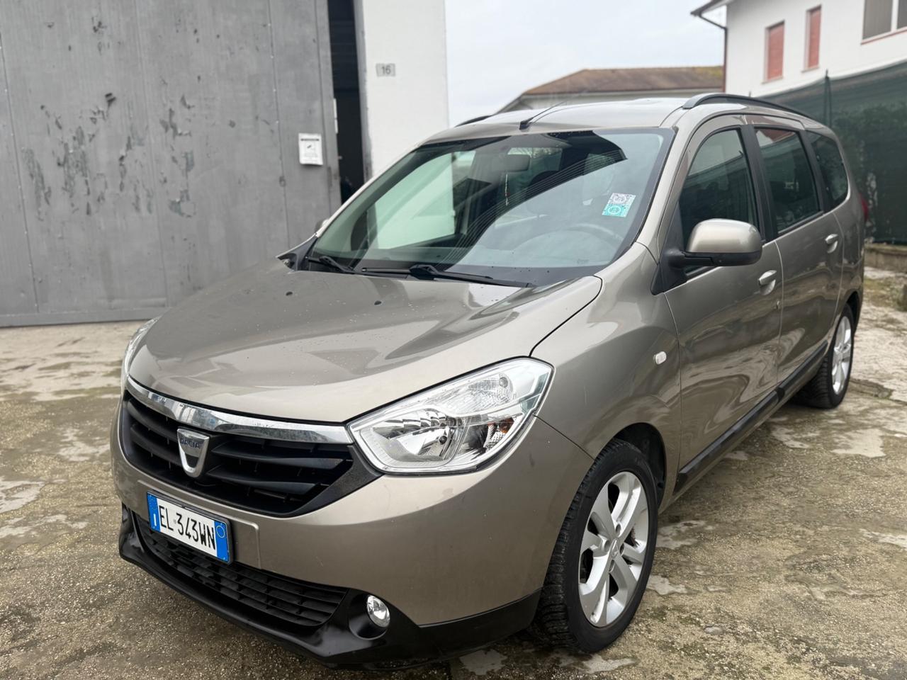Dacia Lodgy 7 POSTI 1.5 DIESEL POCHI KM NEOPATENTATI
