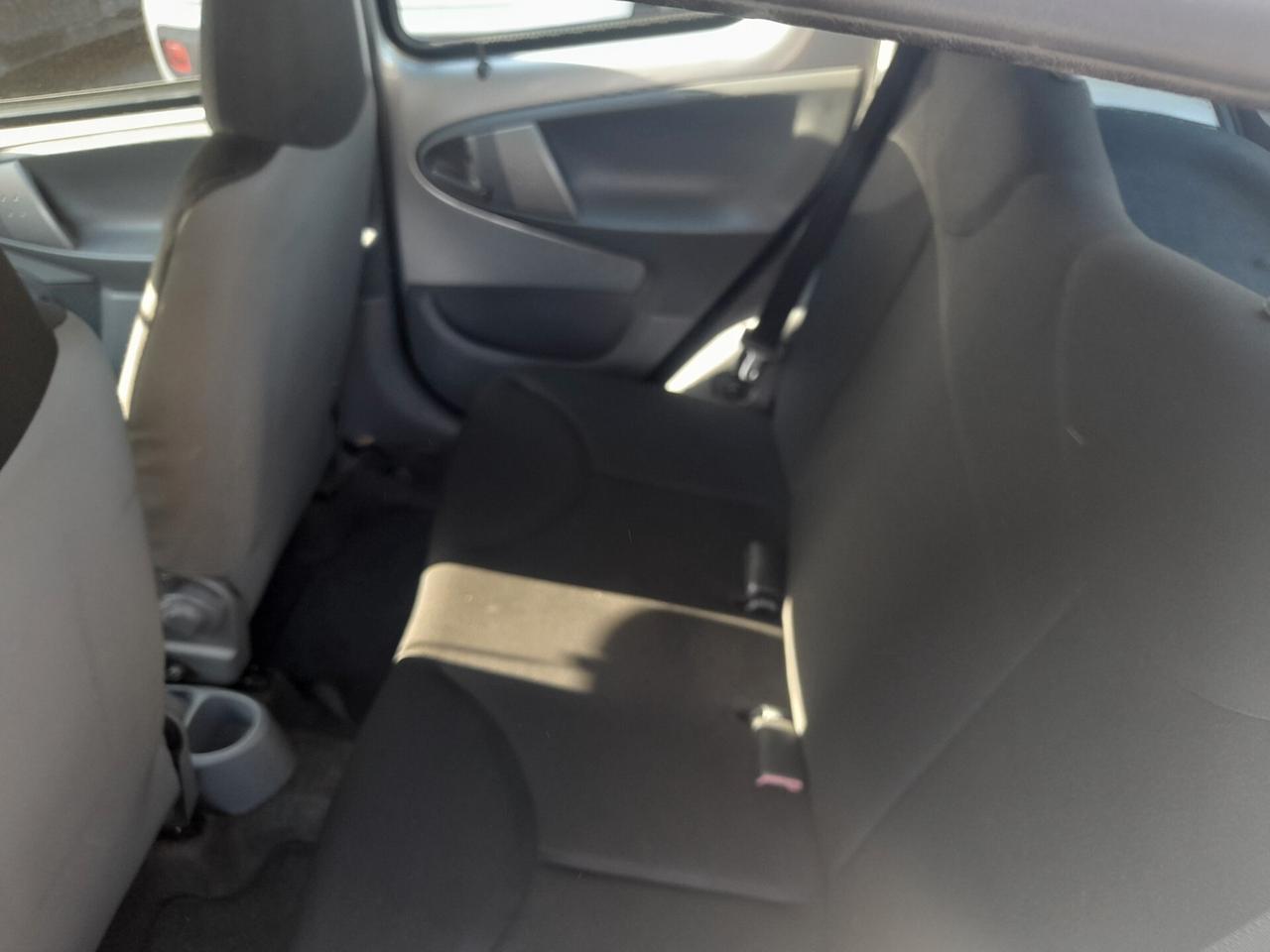 Toyota Aygo 1.0 12V VVT-i 5 porte Sol