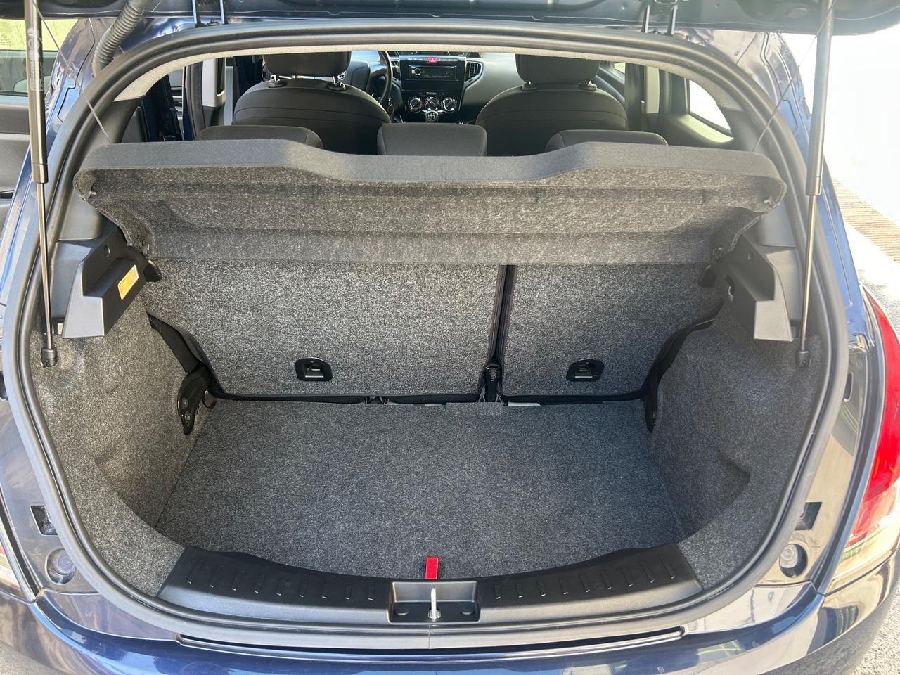 Lancia Ypsilon 1.2 69 CV 5 porte Silver