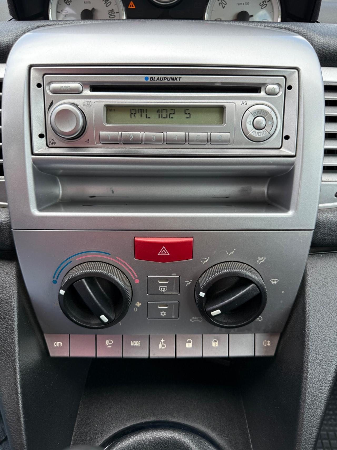 Lancia Ypsilon 1.3 MJT 75 CV Diva