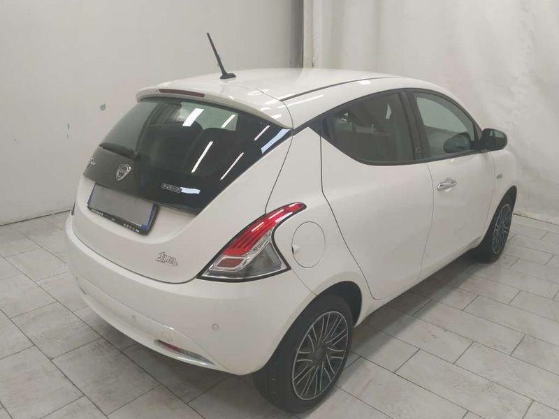 Lancia Ypsilon 1.0 firefly hybrid Silver s&s 70cv