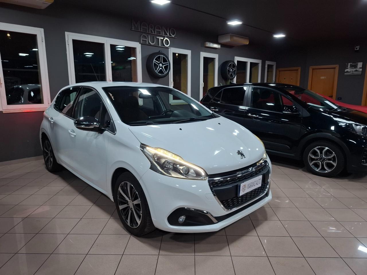 Peugeot 208 1.2 benzina Neopatentati