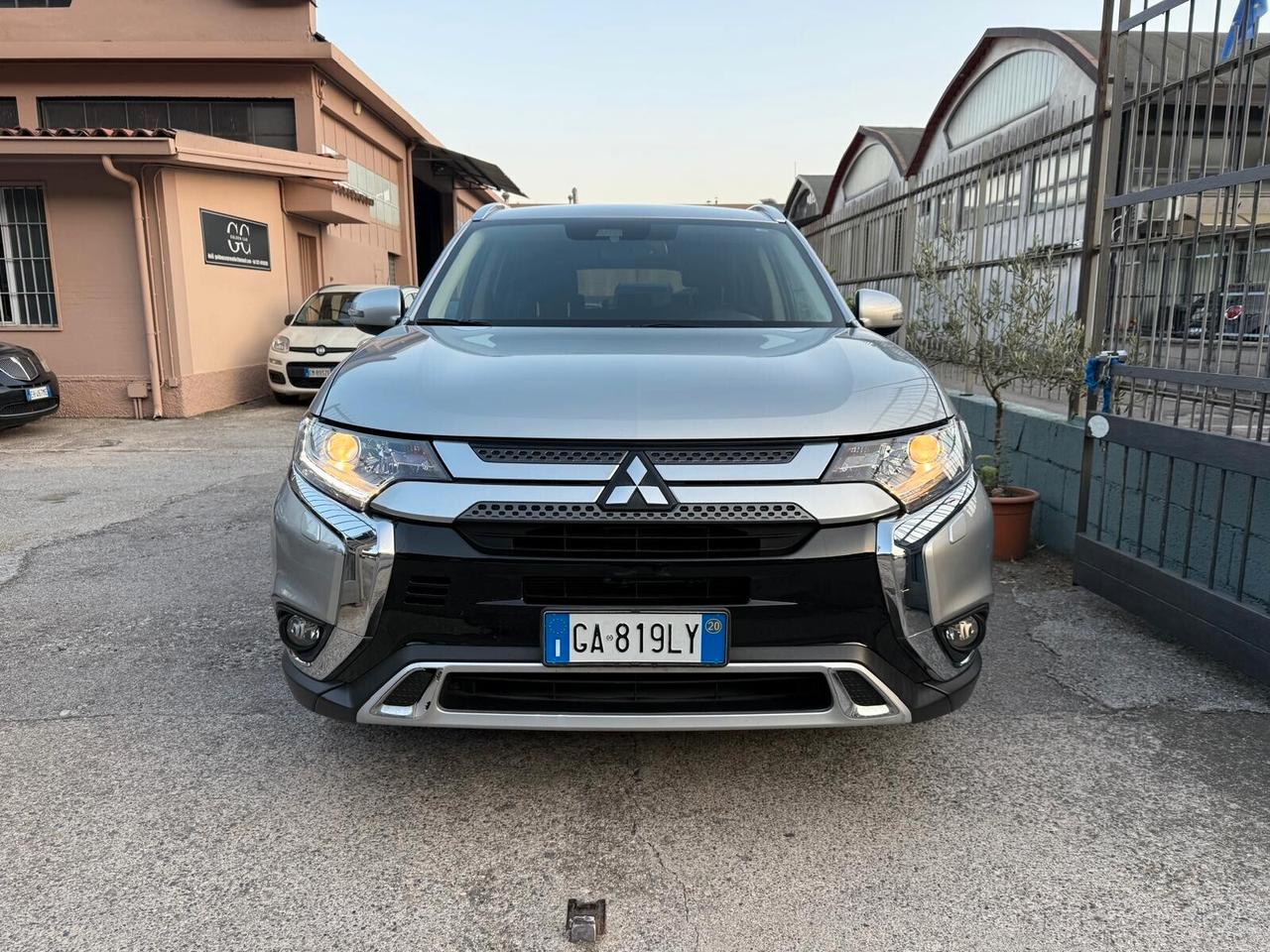 Mitsubishi Outlander 2.0 4WD GPL Bi-fuel CVT Diamond SDA 7 posti