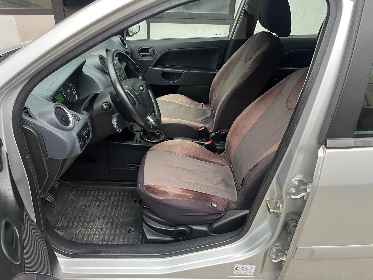 Ford Fiesta 1.4 16V 5p. Ghia