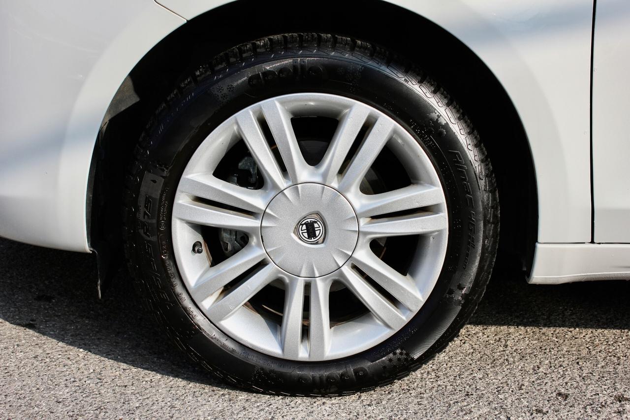 Lancia Ypsilon 1.2 69 CV 5 porte Gold SENSORI APP. TAGLIANDATA