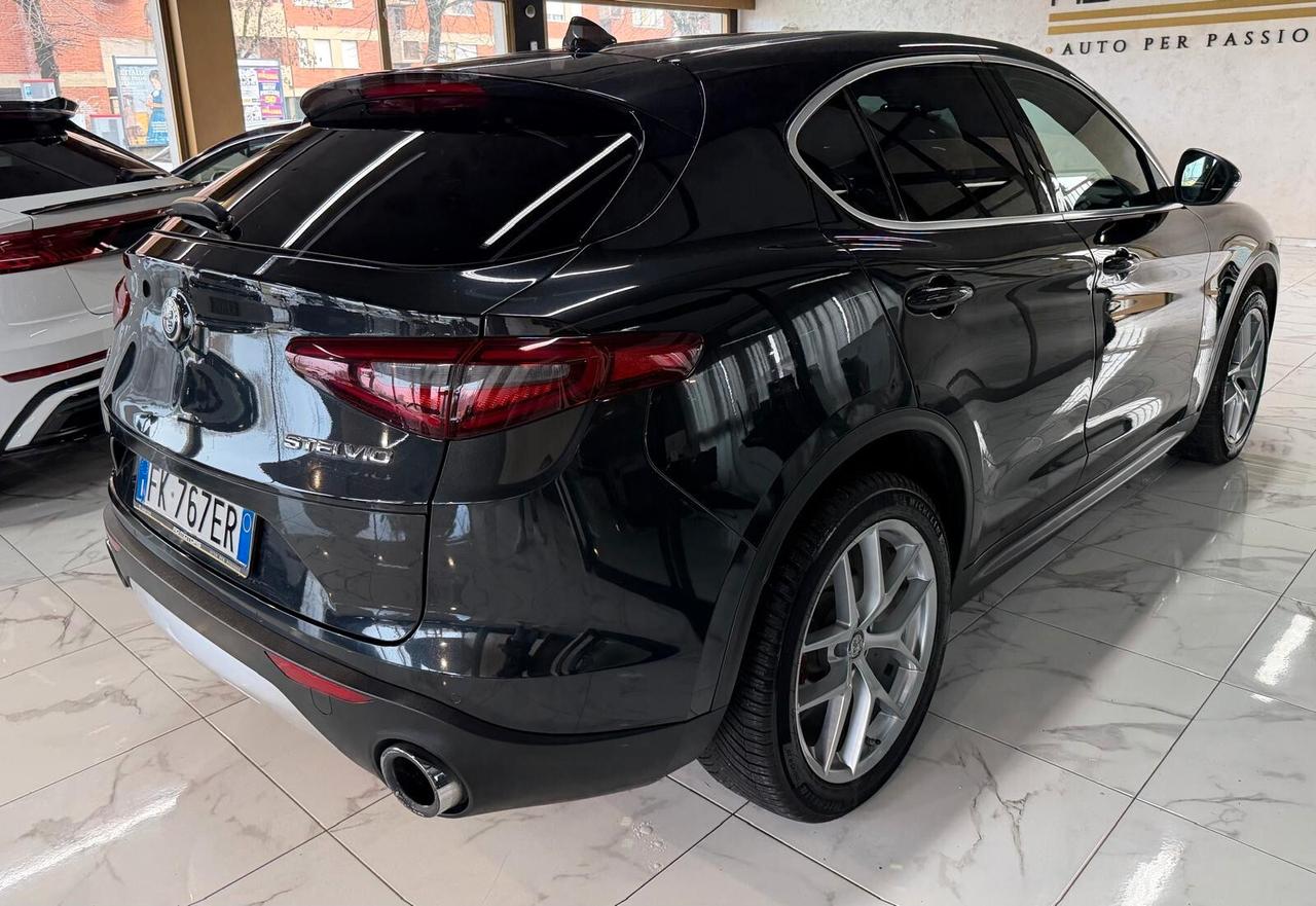 Alfa Romeo Stelvio Benzina 280Cv Tagliandi certificati