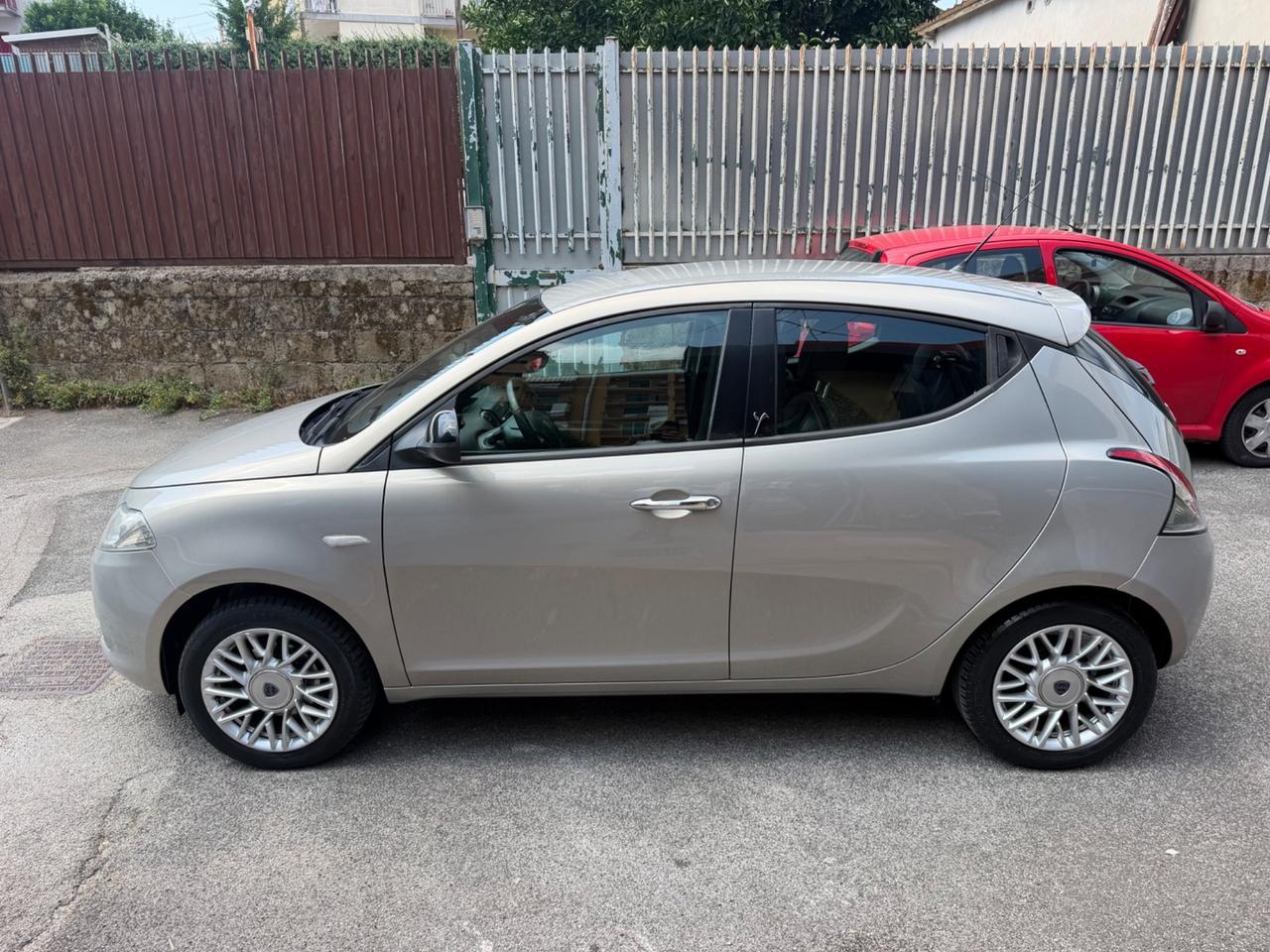 Lancia Ypsilon 0.9 TwinAir 85 CV 5 porte S&S DFN Platinum