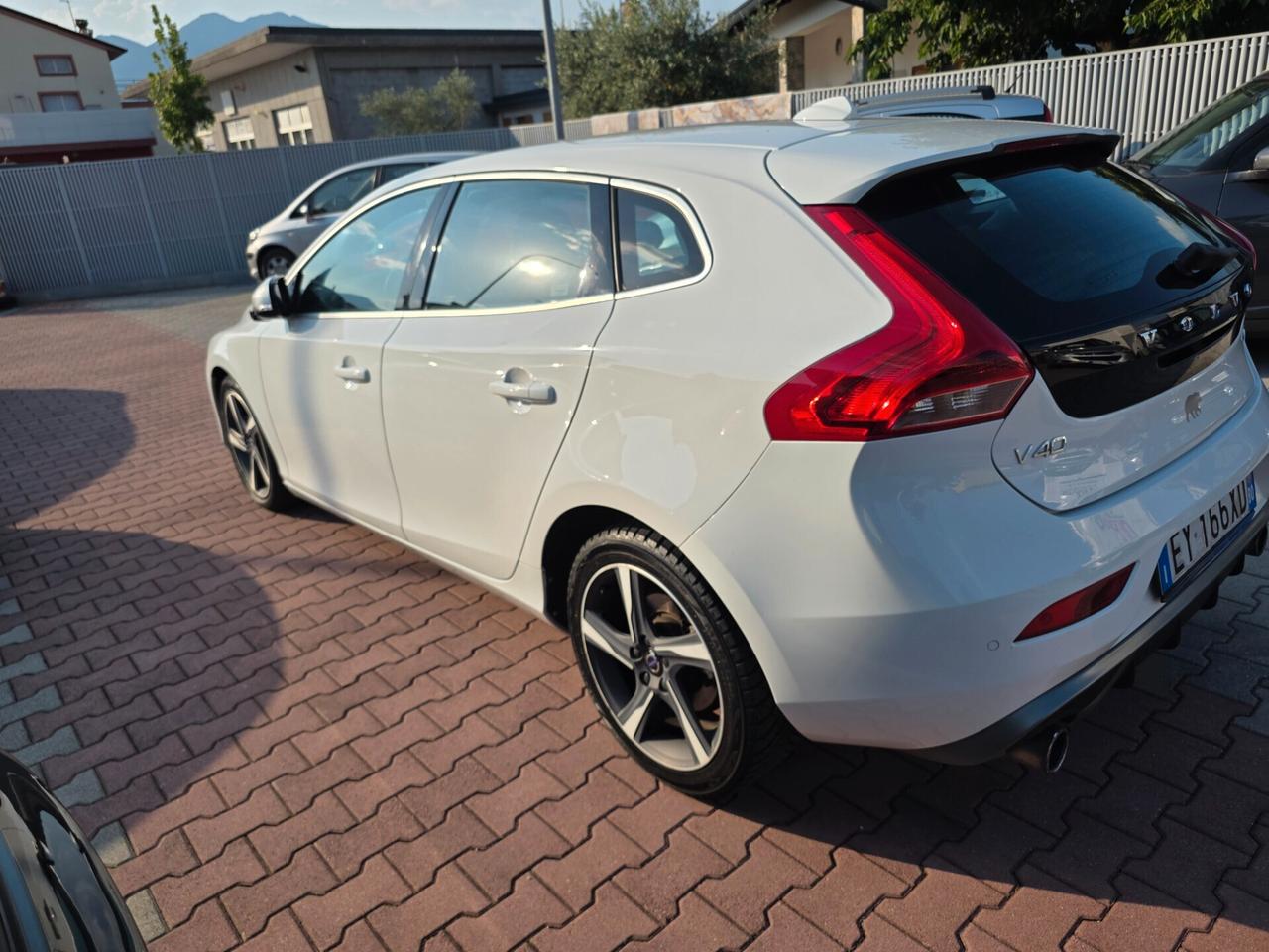 Volvo V40 D2 1.6 R-design perfetta e garantita 12M