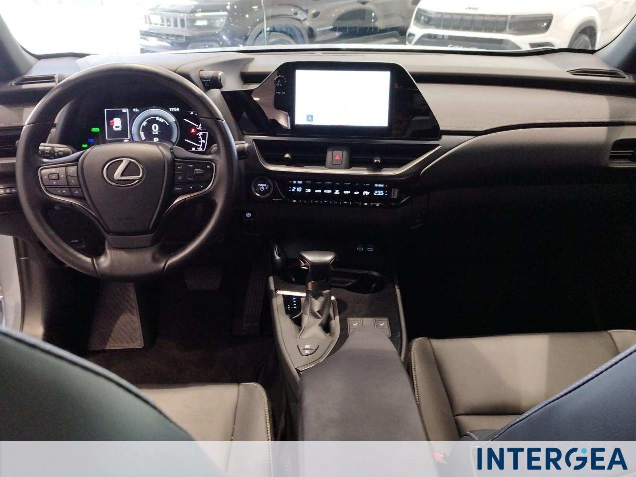 LEXUS UX 250h 2.0 Design 4wd cvt