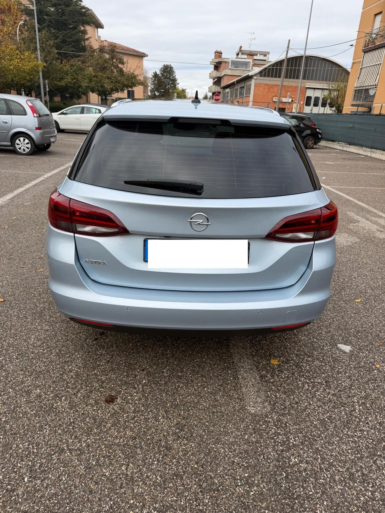 Opel Astra Sports Tourer 1.5 cdti - AUT. - NAV. - GARANTITA -