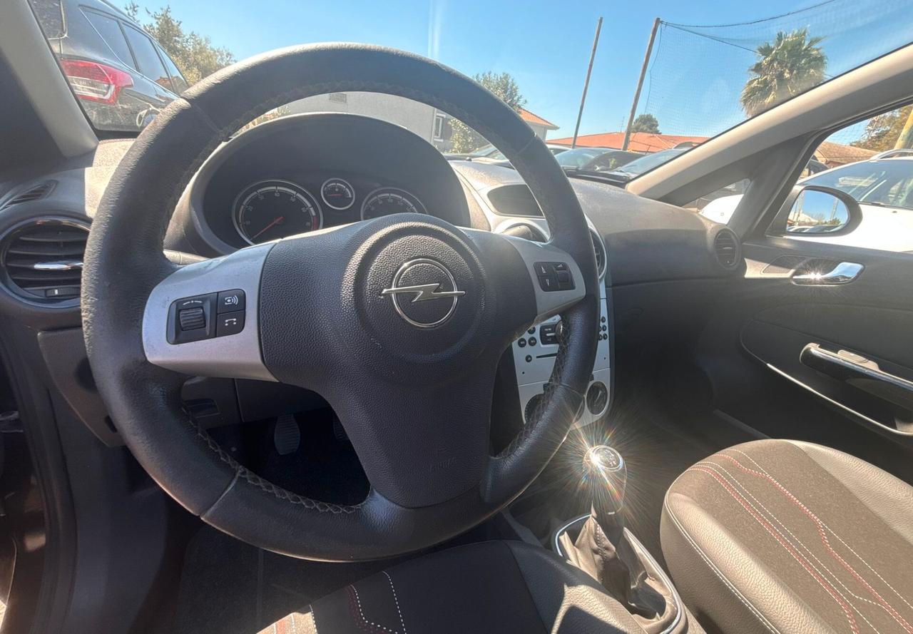 Opel Corsa 1.2 3 porte b-color