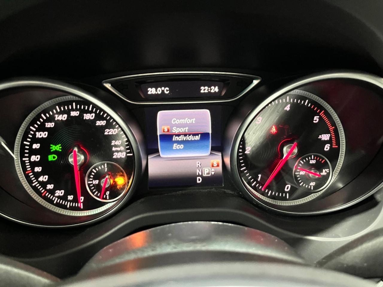 MERCEDES CLA SHOOTING BRAKE 200D *TETTO * PREMIUM *UNICOPROPRIETARIO