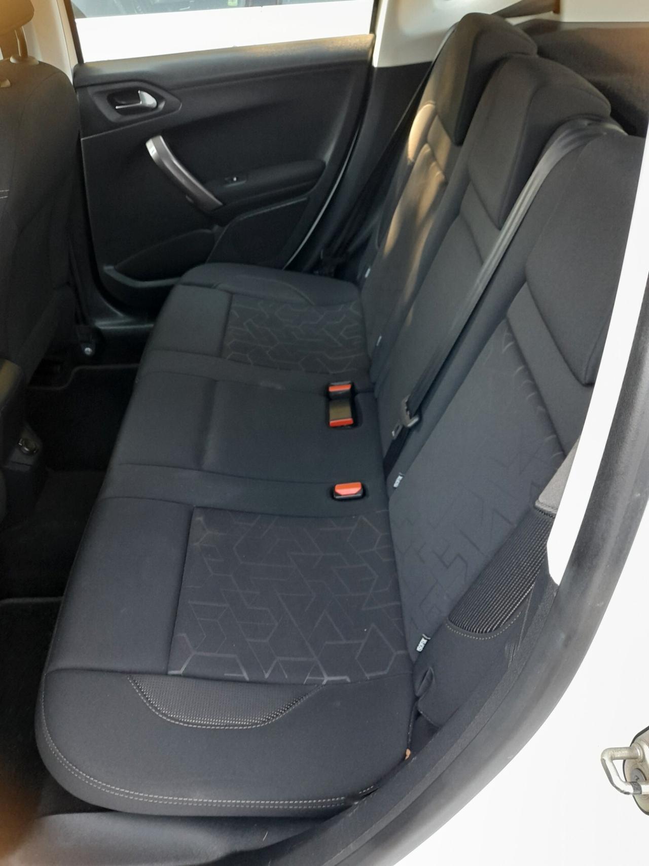 Peugeot 2008 1.6 e-HDi 92 CV