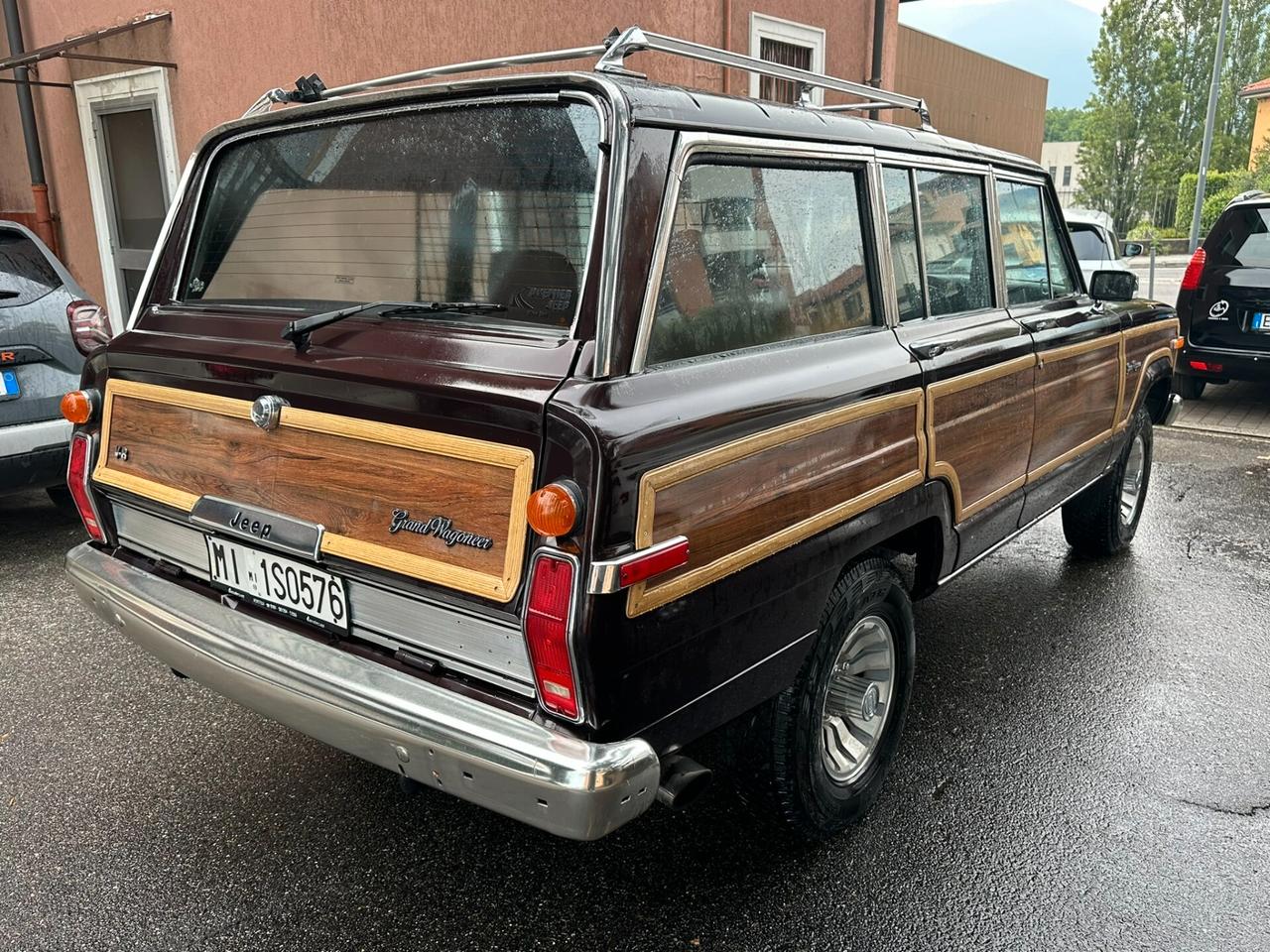 Jeep Grand Wagoneer 5.9 V8