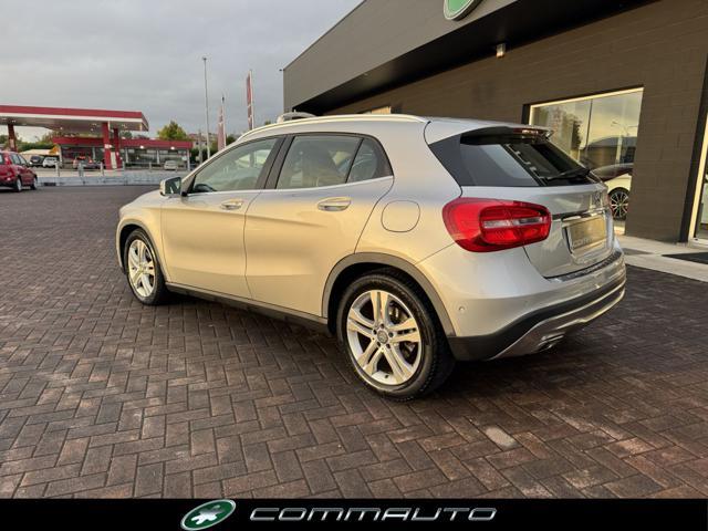 MERCEDES-BENZ GLA 200 d Automatic 4Matic Sport