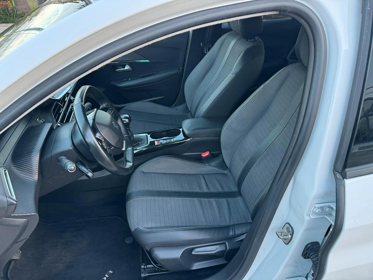 Peugeot 208 BlueHDi 100 Allure Navi Pack