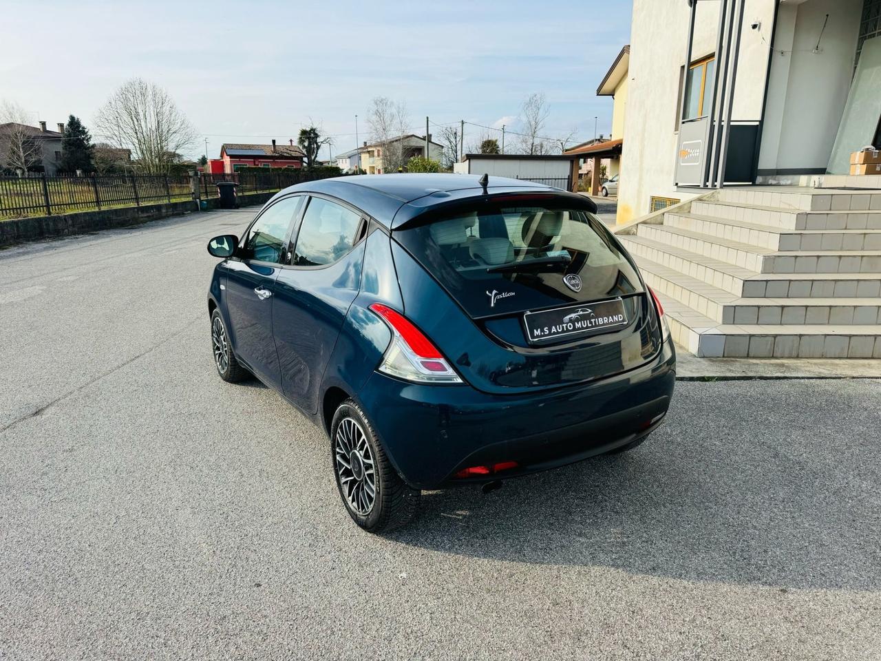 Lancia Ypsilon 1.2 benzina 2016 neo patentati