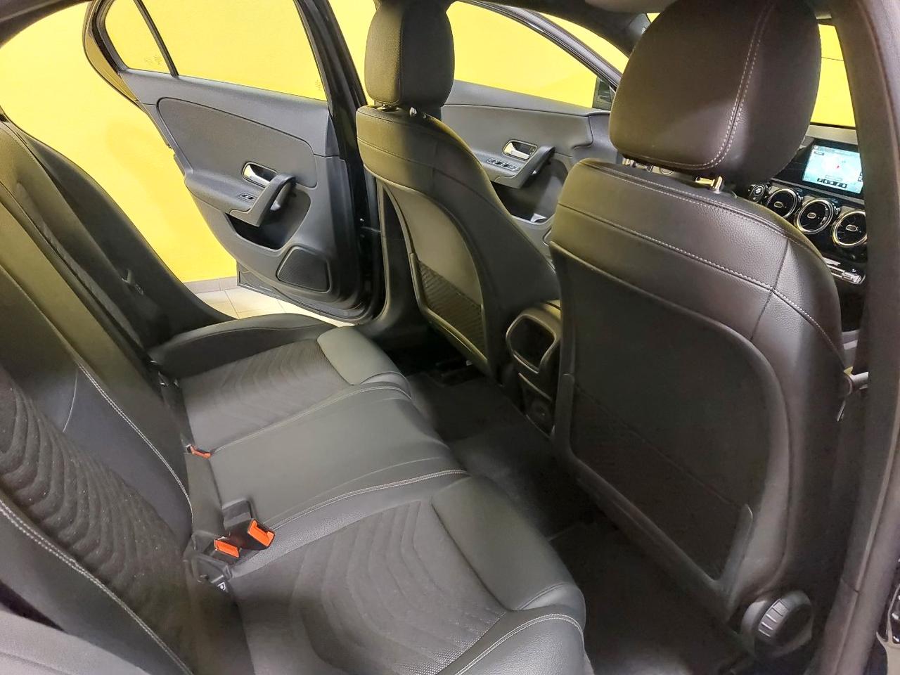 Mercedes A 180 D Business 8G-DCT