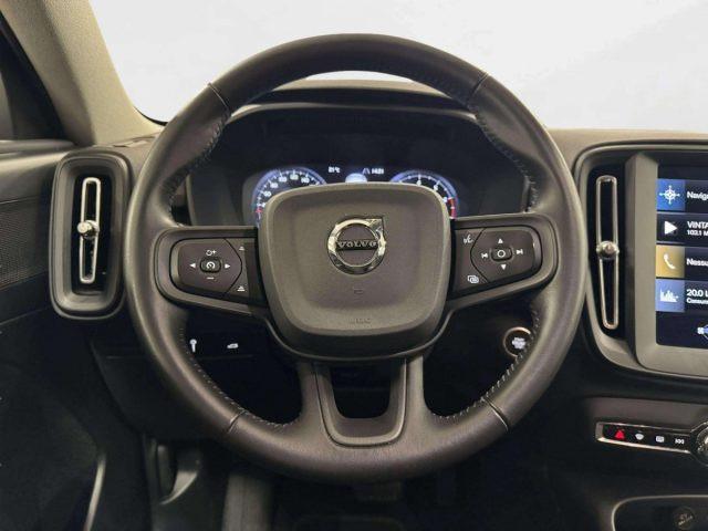 VOLVO XC40 T3 MOMENTUM CORE AUTOMATICA