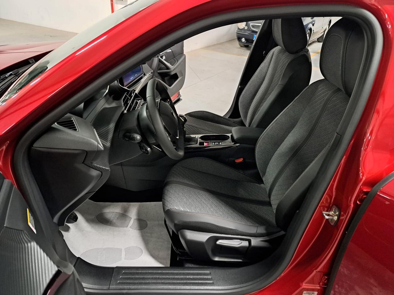 Peugeot 2008 1200 PureTech 101CV Allure Km.0