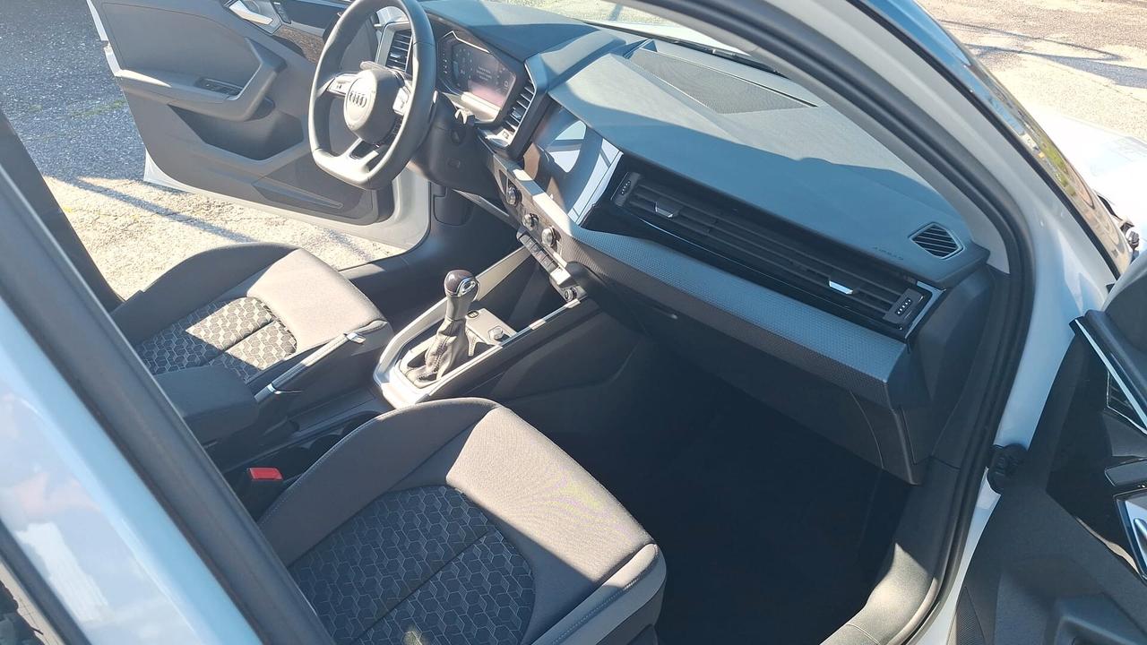 Audi A1 SPB 30 TFSI S tronic Identity Black SOLI 12000KM !!!
