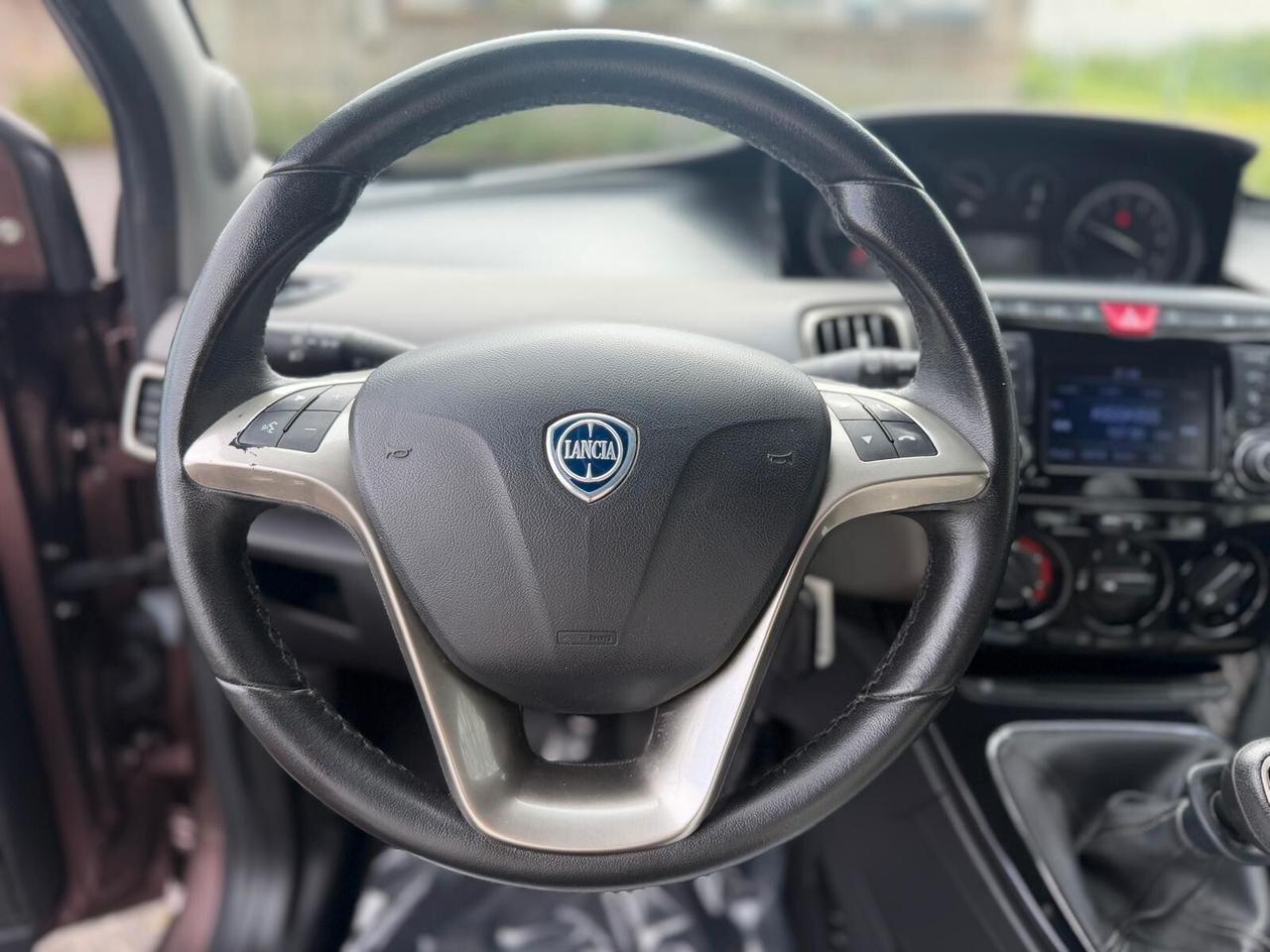 Lancia Ypsilon 1.2 69 CV 5 porte Gold