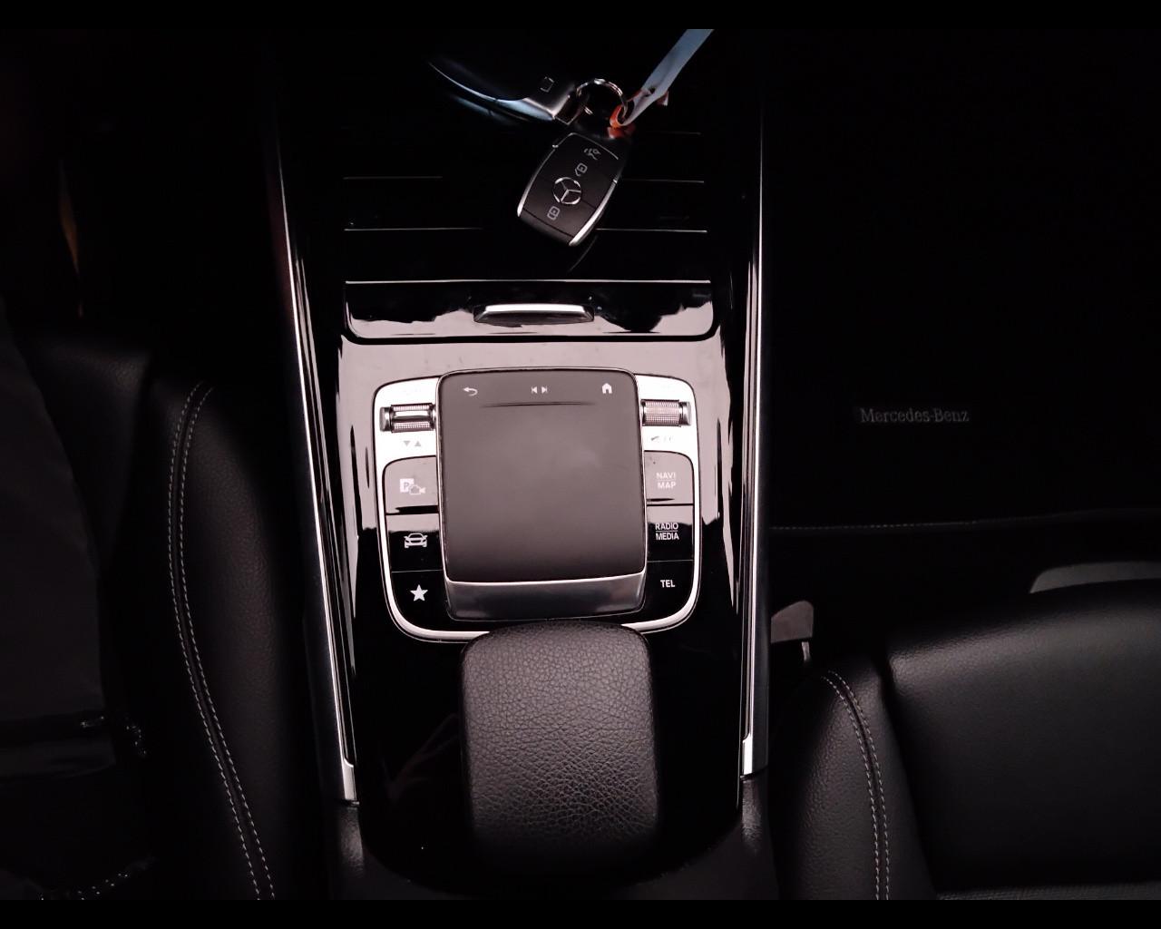 Mercedes-Benz GLB - X247 2019 - GLB 180 d Sport auto