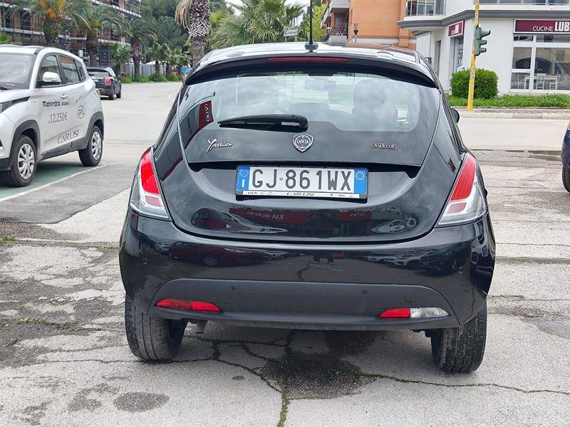 Lancia Ypsilon 1.0 FireFly 5 porte S&S Hybrid Silver