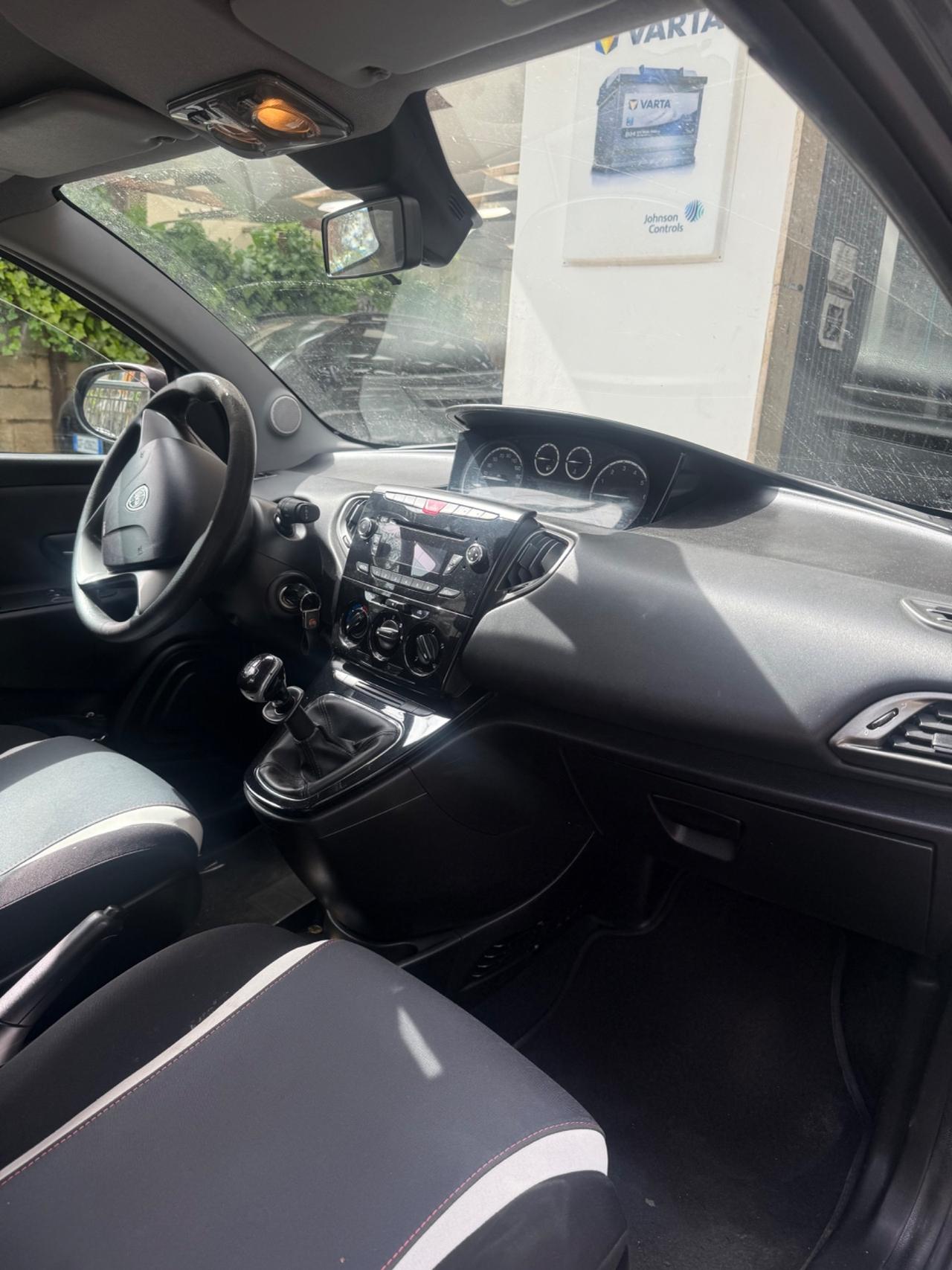 Lancia Ypsilon 0.9 TwinAir 85 CV 5 porte Metano Ecochic Elefantino