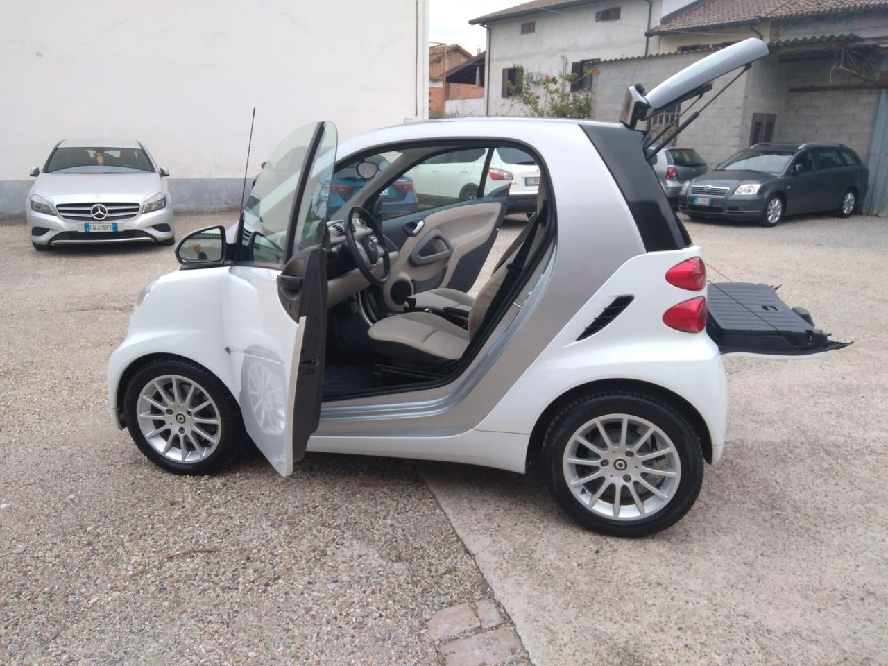 Smart ForTwo 1000 52 kW MHD coupé pure