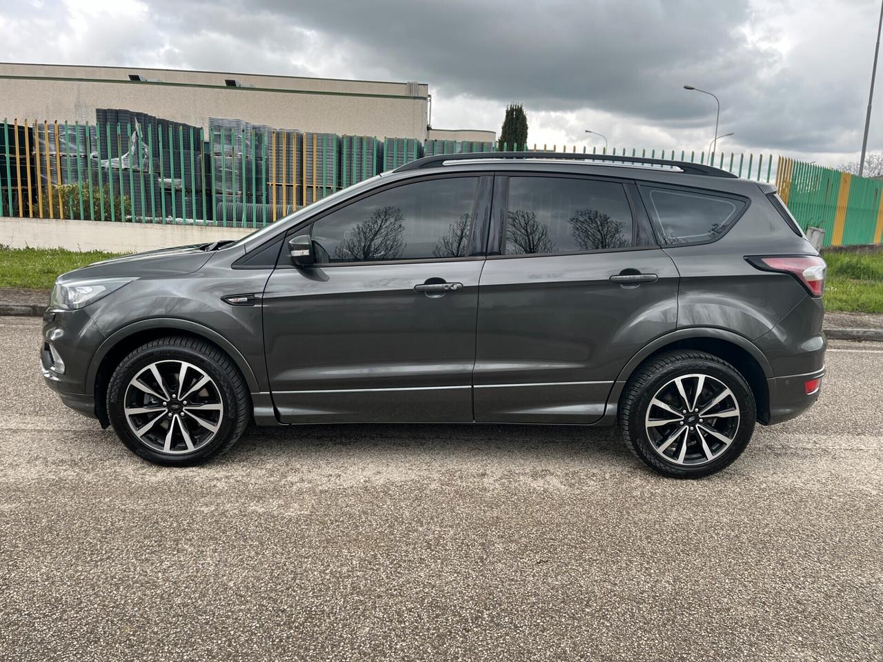 Ford Kuga 2.0 TDCI 150 cv 4WD Powershift ST-Line