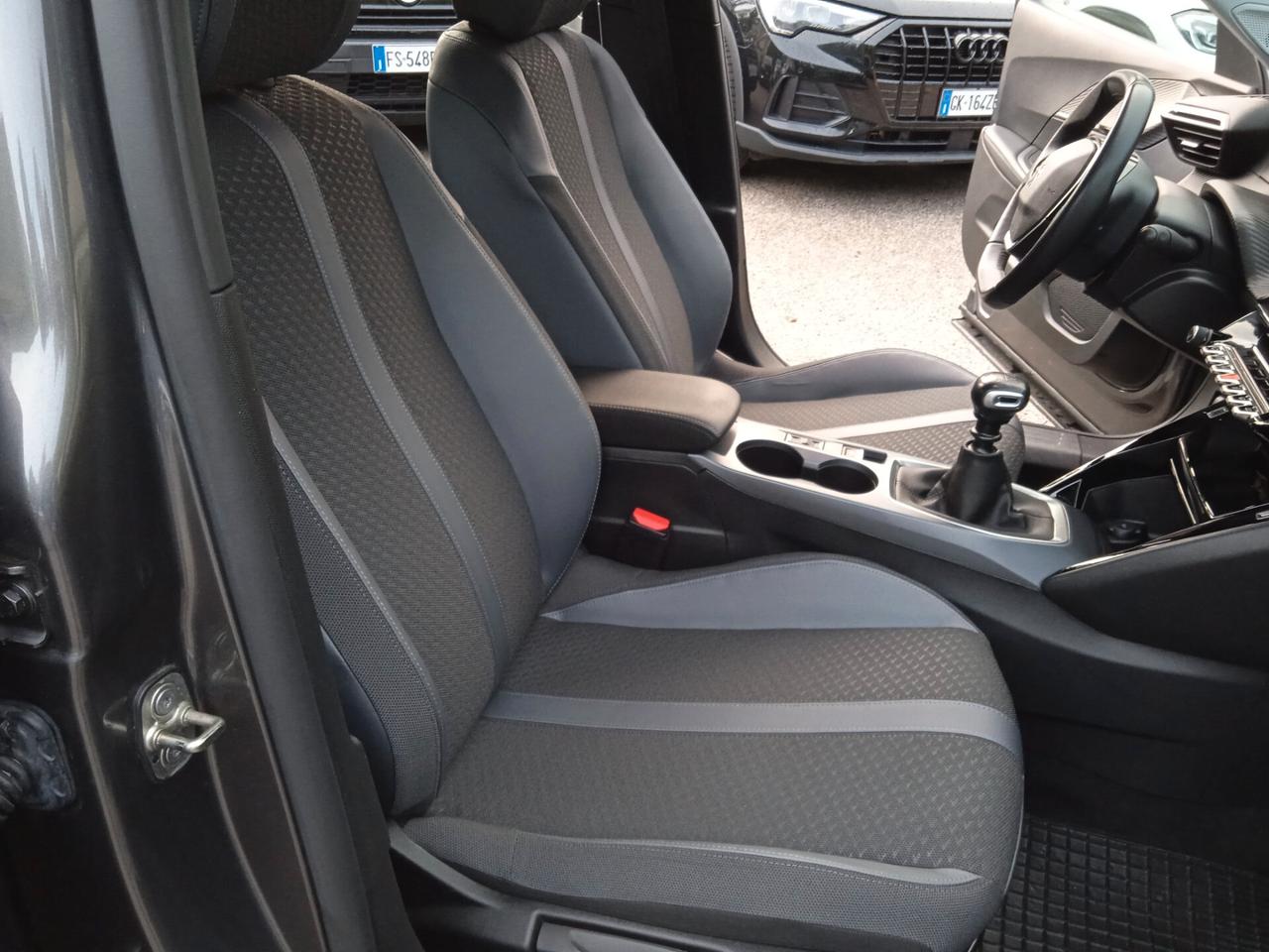 Peugeot 2008 BlueHDi 100 S&S Allure Navi Pack