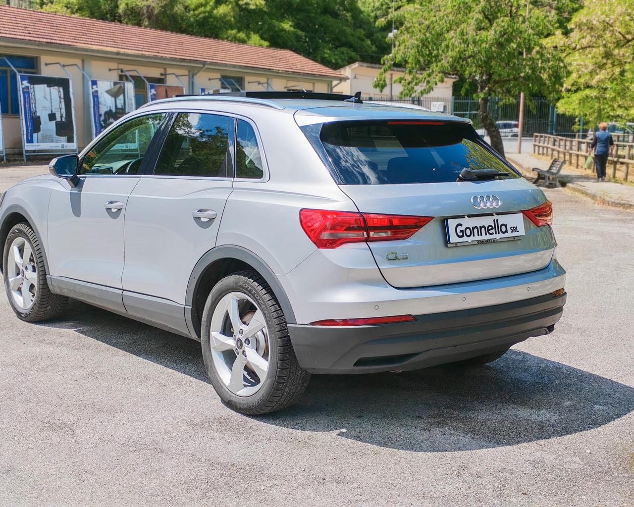 Audi Q3 35 2.0 tdi Business s-tronic