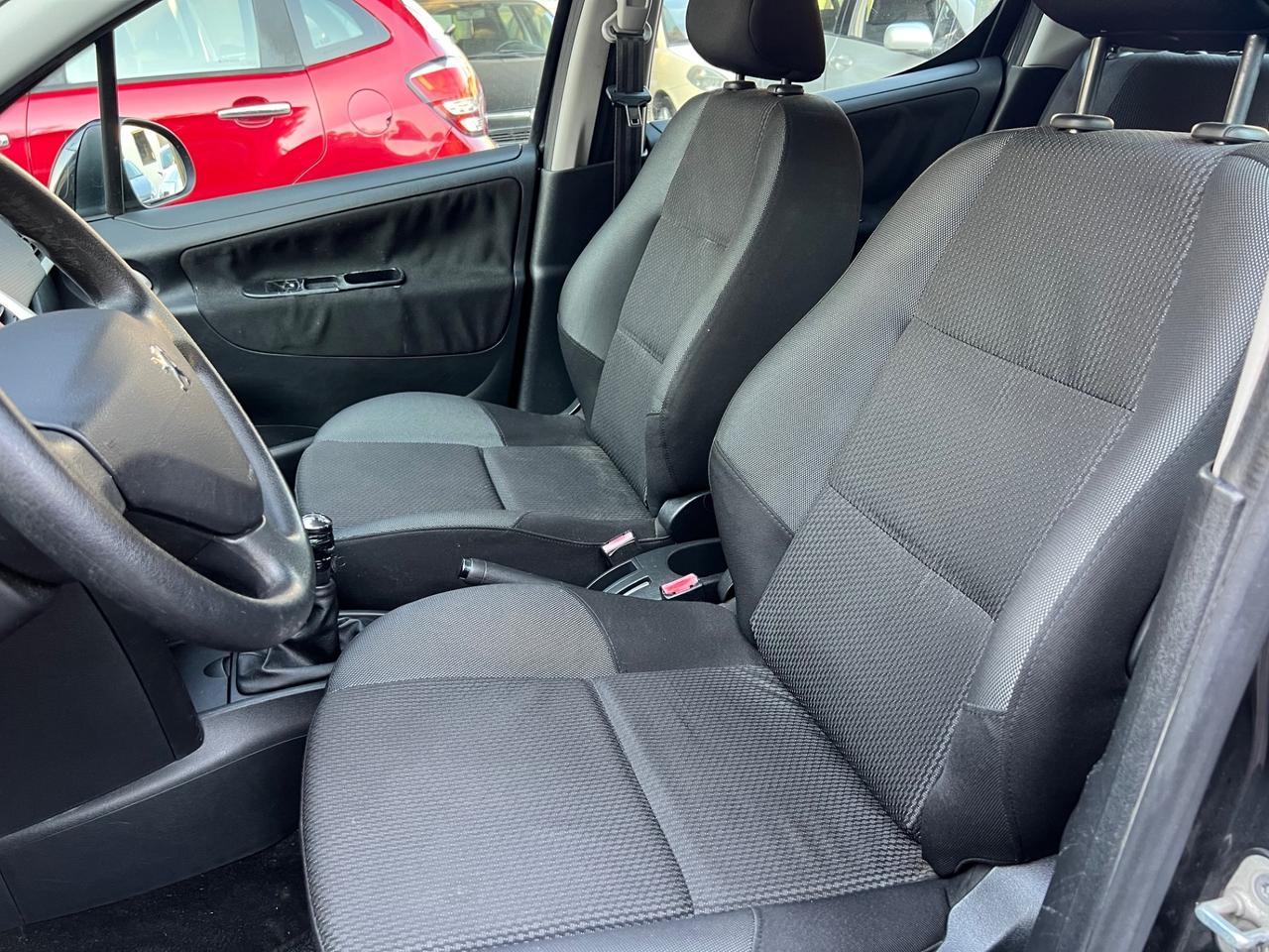 Peugeot 207 1.4 8V 75CV 5p. GPL