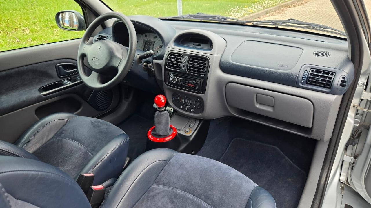 Renault Clio 3.0 V6 24V cat 3 porte Sport