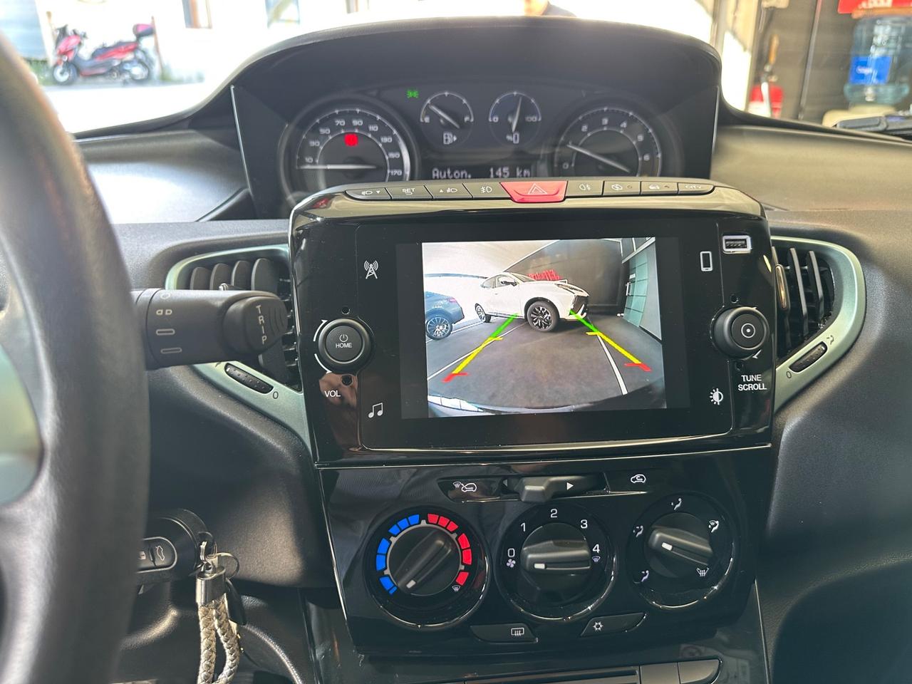 Lancia Ypsilon 1.0 FireFly 5 porte S&S Hybrid Platino