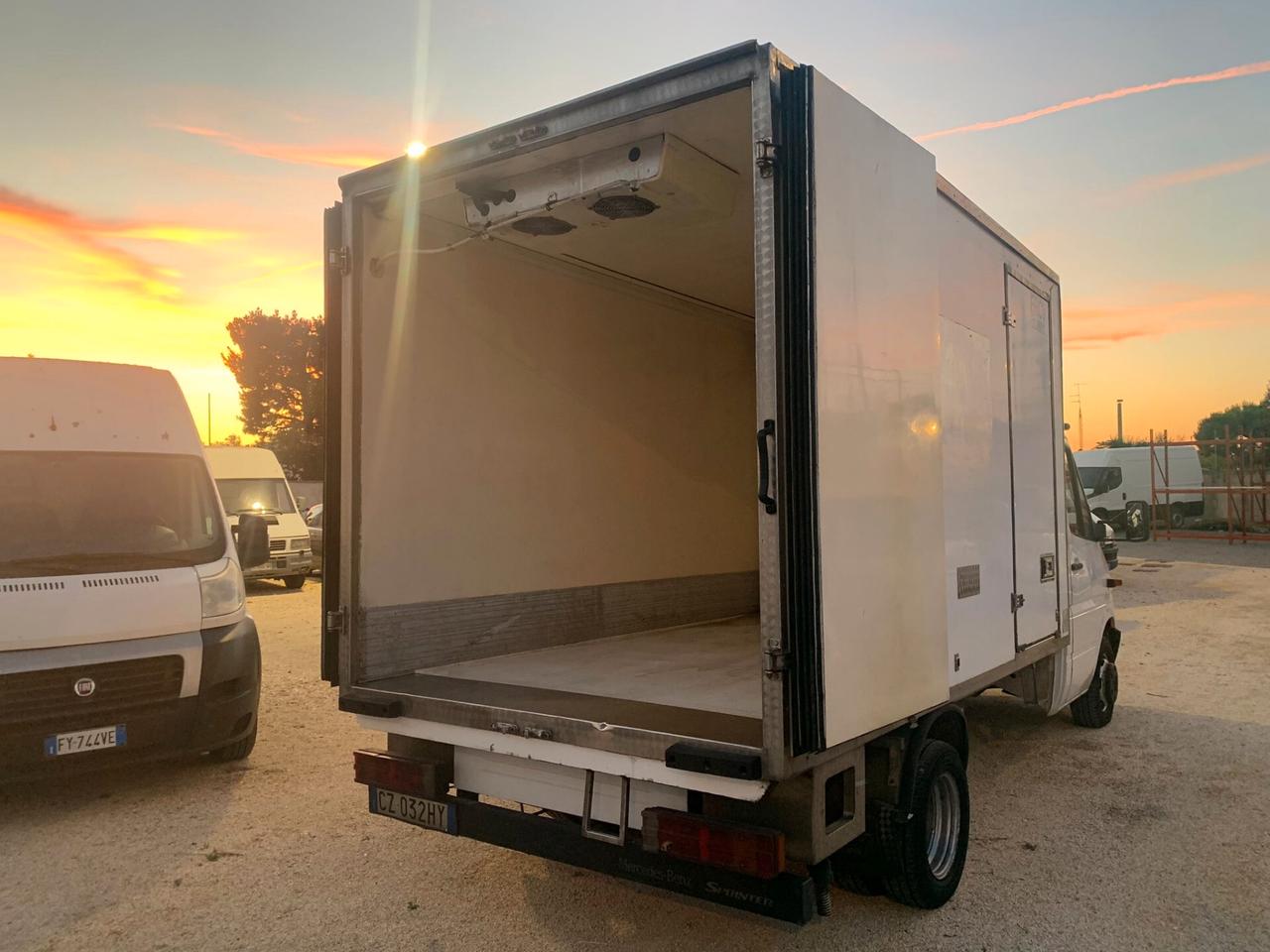 MERCEDES SPRINTER COIBENTATO REFRIGERATO DOPPIA TEMPERATURA