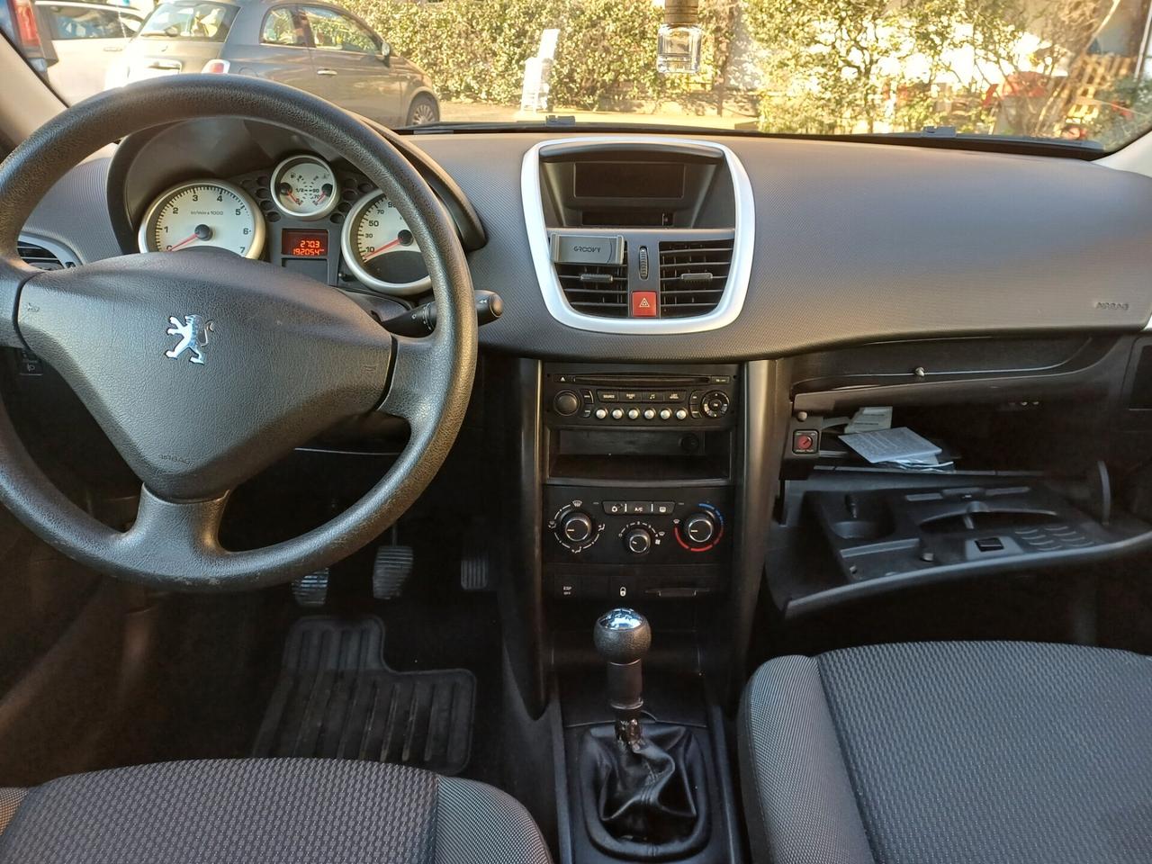 Peugeot 207 1.4 8V x neopatentati