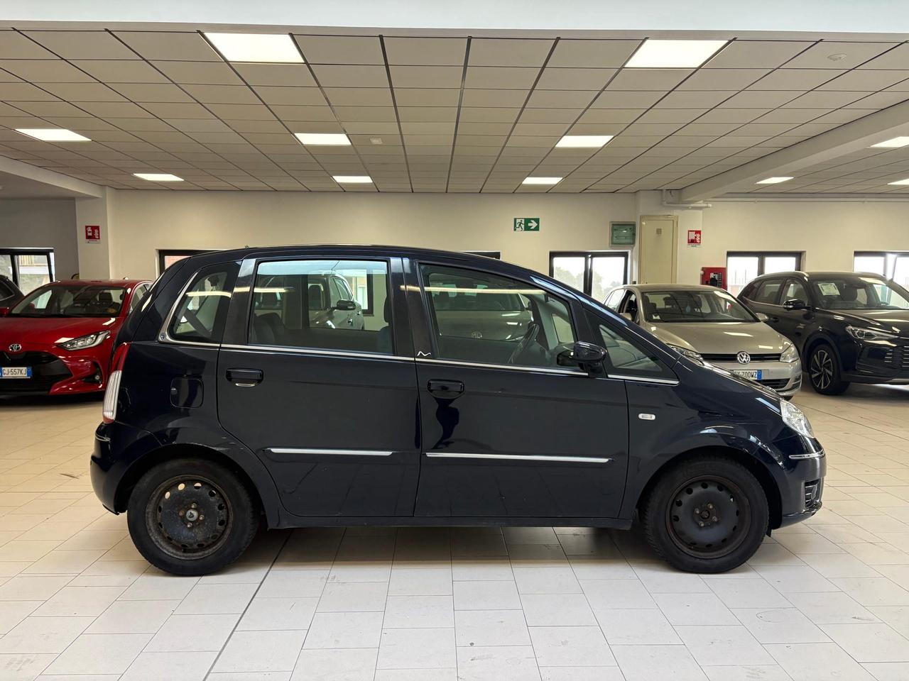 Lancia Musa 1.4 8v Diva (argento)