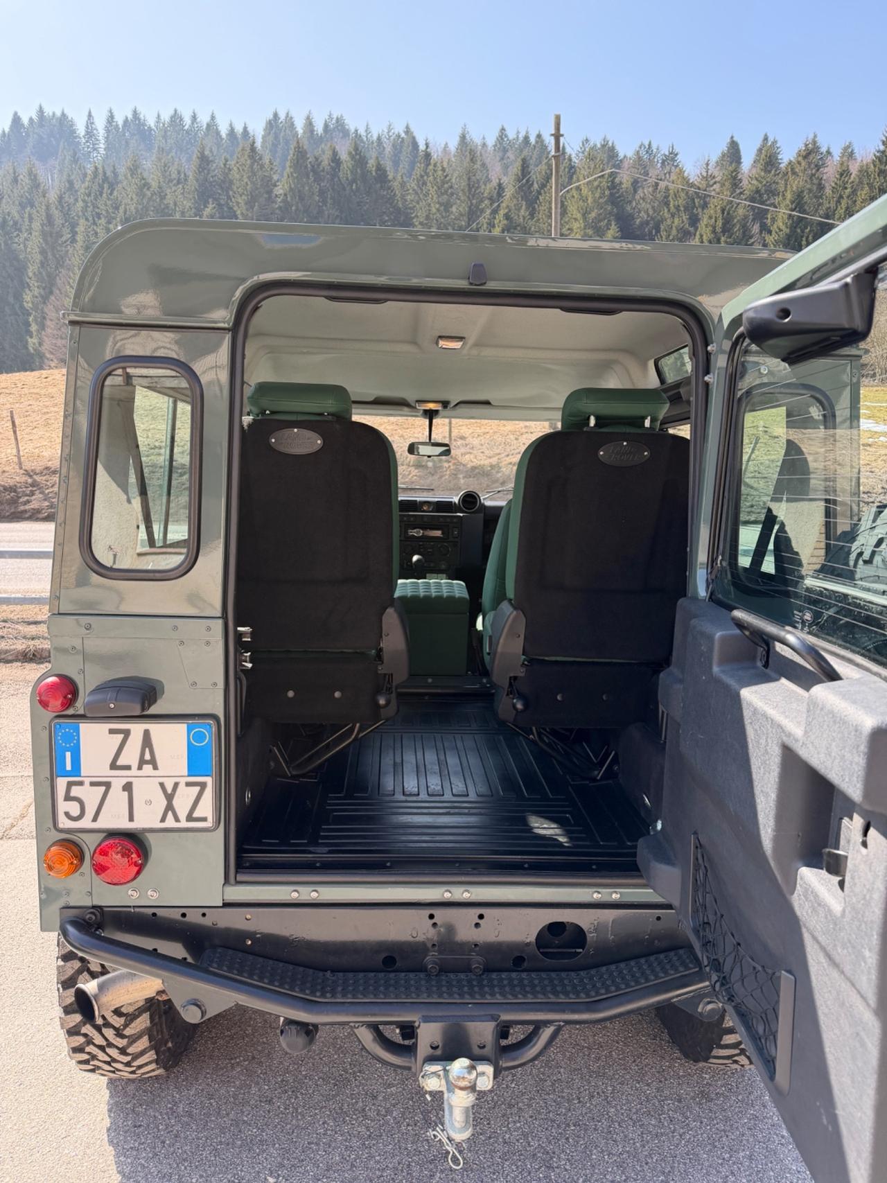 Land Rover Defender 90 2.4 TD4 Station Wagon SE