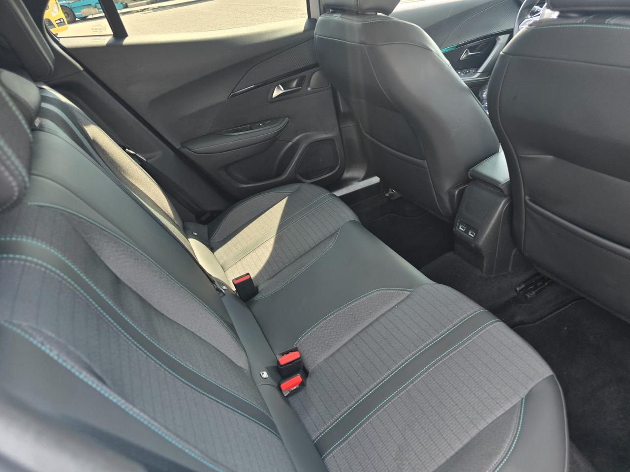 Peugeot 2008 BlueHDi 130 S&S EAT8 Allure Pack