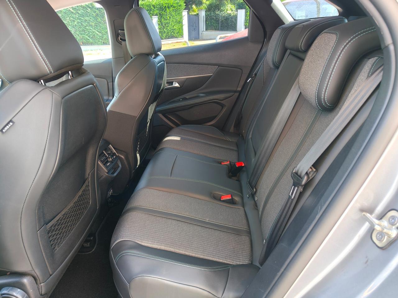 peugeot 3008 HYBRID 225 E-EAT8 ALLURE