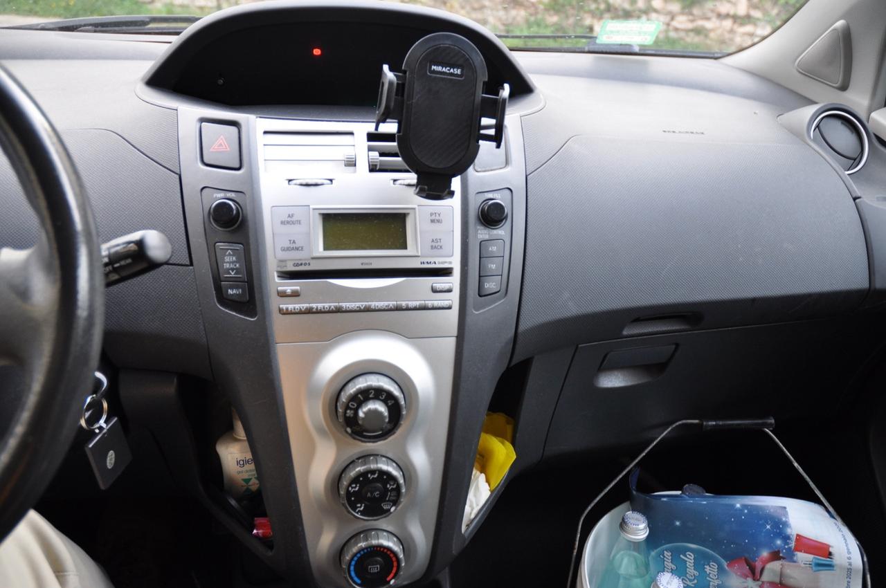 Toyota Yaris 1.0 5 porte NEOPATENTATI