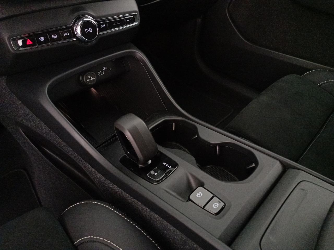 VOLVO XC40 2023 - XC40 2.0 b3 Core auto