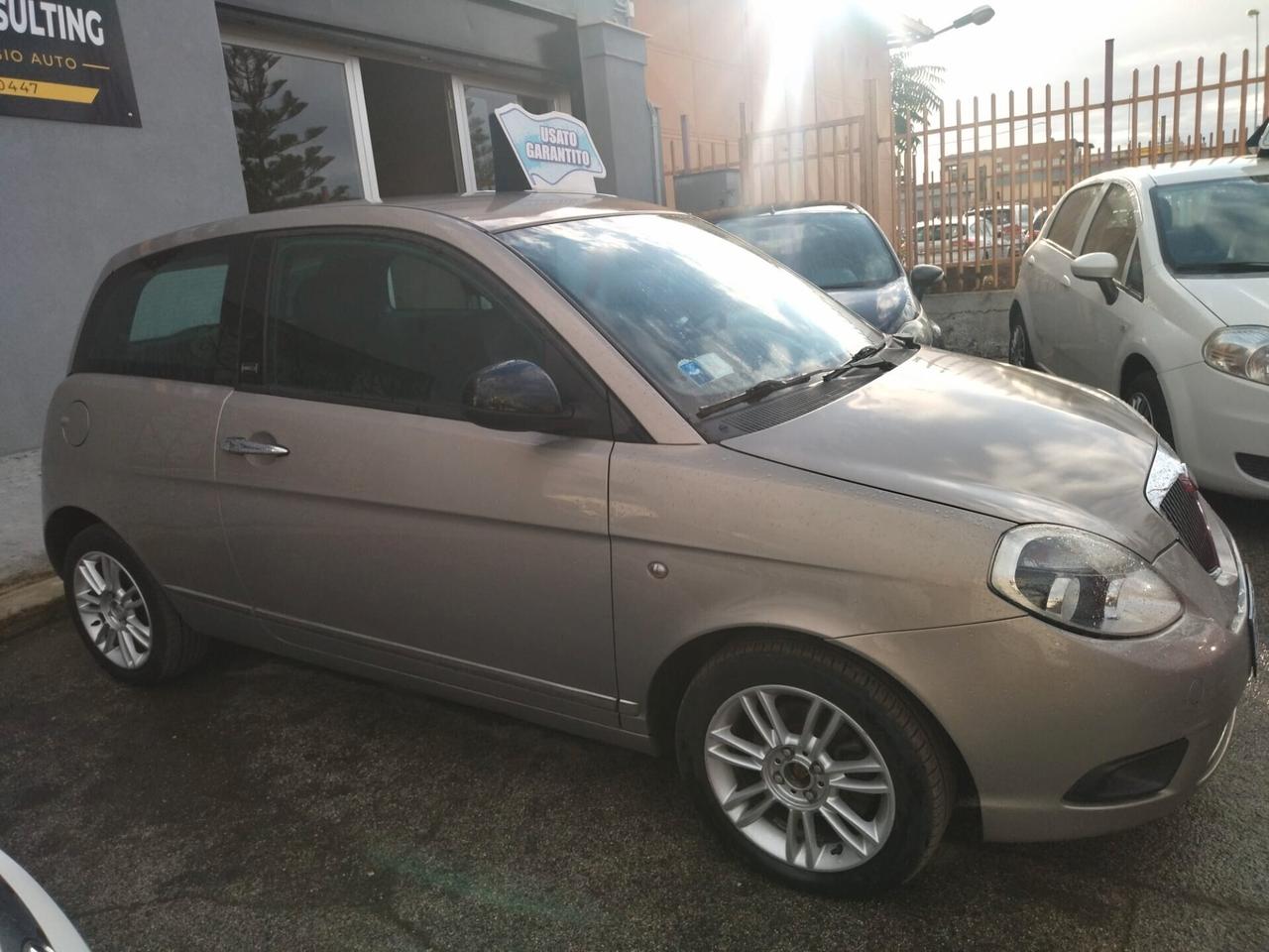 Lancia Ypsilon 1.2 69 CV Unyca